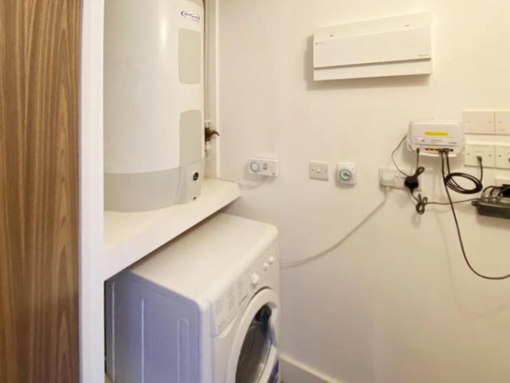 Apartment in Salford, Ordsall - View 3