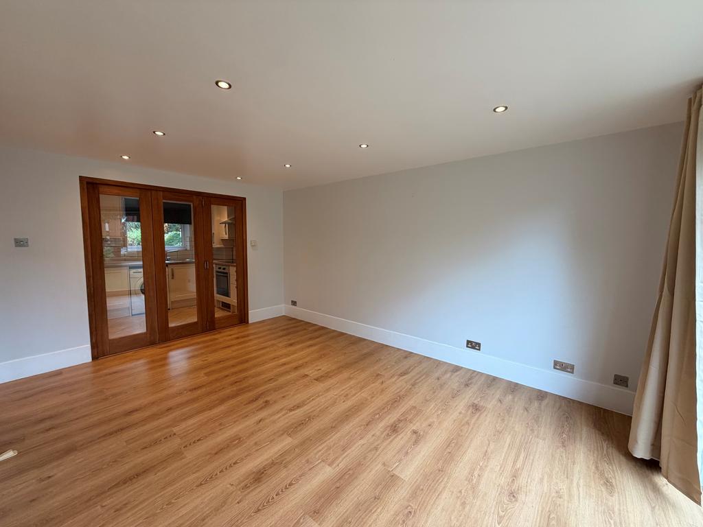 Apartment in Beckenham - View 3