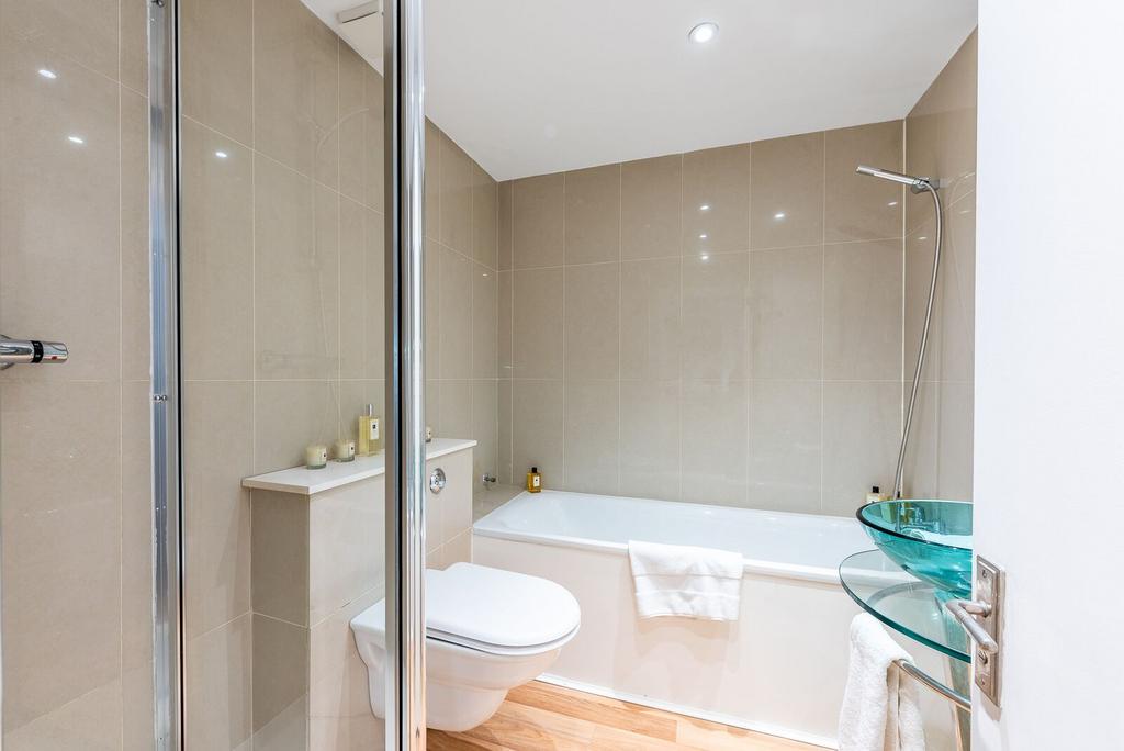 Apartment in London - View 5