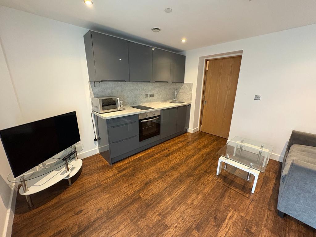 Apartment in Sheffield, Moorfoot, Highfield - View 2