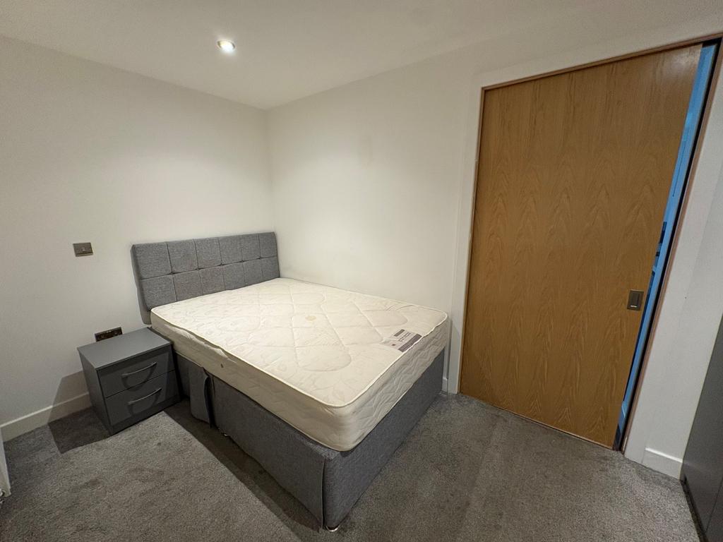 Apartment in Sheffield, Moorfoot, Highfield - View 3