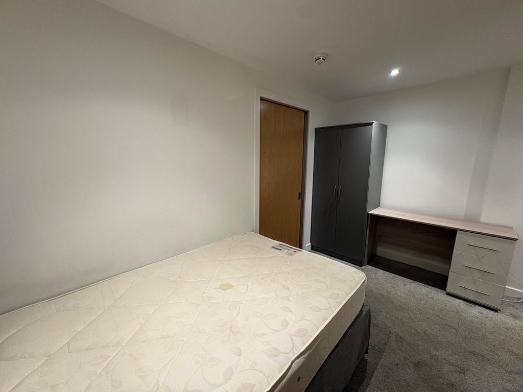 Apartment in Sheffield, Moorfoot, Highfield - View 4
