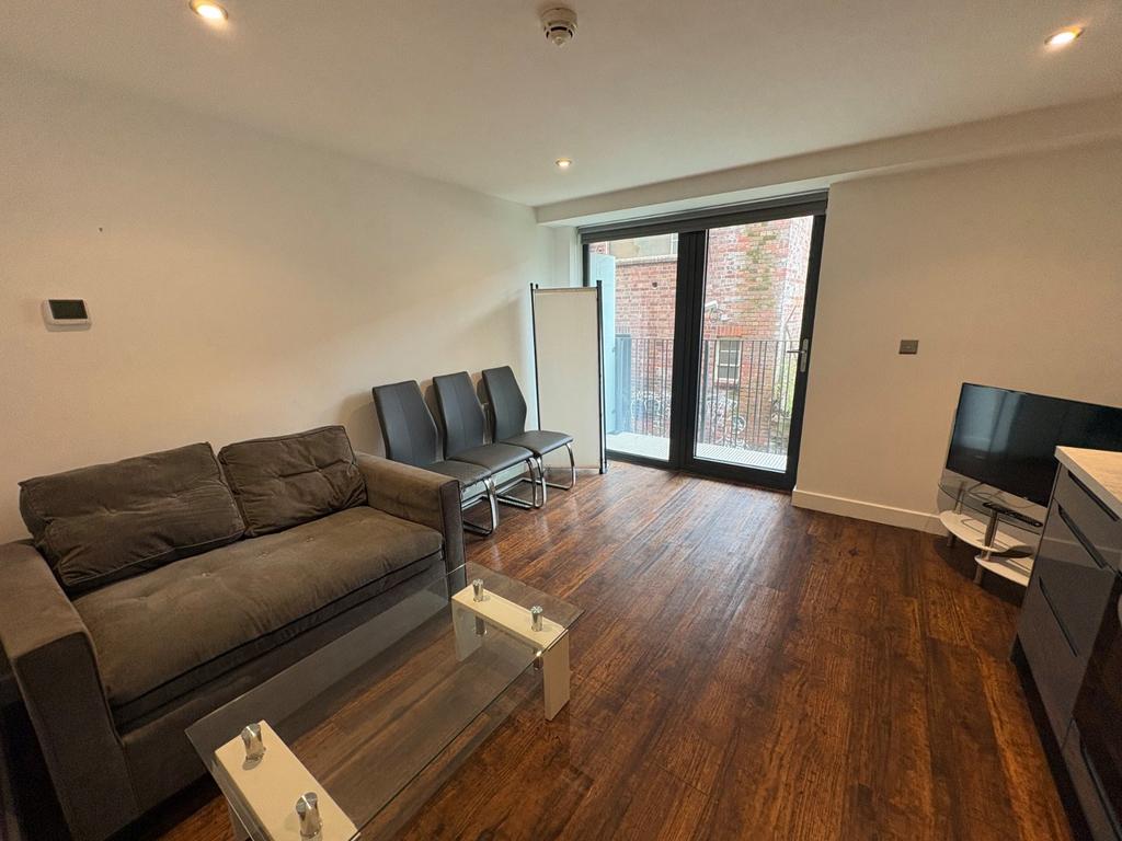 Apartment in Sheffield, Moorfoot, Highfield - More