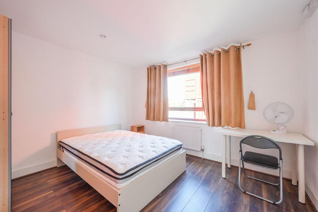 House in London - View 5