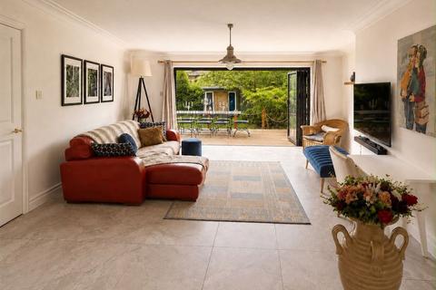 3 bedroom maisonette for sale, Wellington Gardens, Charlton