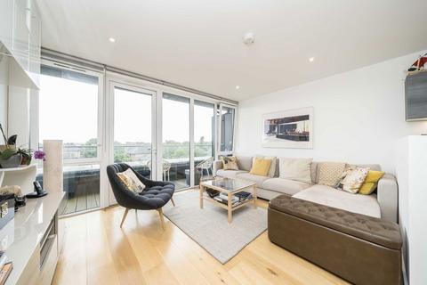 2 bedroom flat to rent, Denman Avenue, Southall UB2