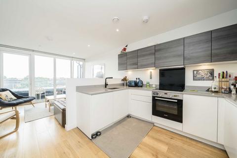 2 bedroom flat to rent, Denman Avenue, Southall UB2