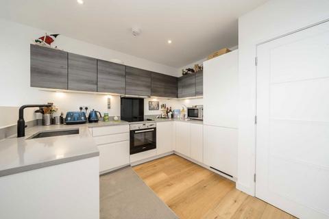2 bedroom flat to rent, Denman Avenue, Southall UB2