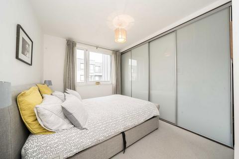 2 bedroom flat to rent, Denman Avenue, Southall UB2