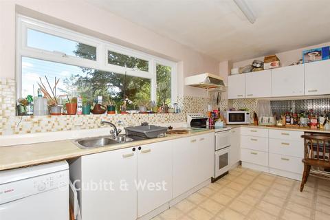 4 bedroom detached house for sale, Herons Close, Billingshurst RH14