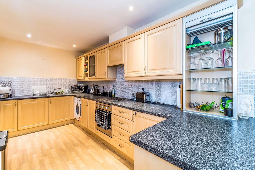 Apartment in Southampton - View 5