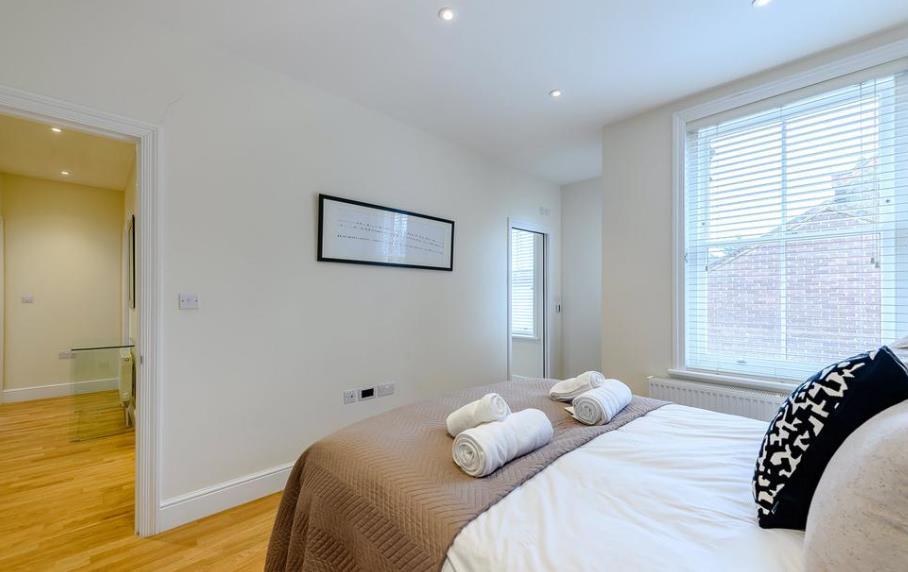Apartment in London - View 5