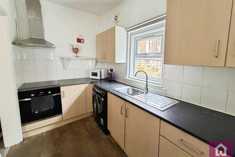 4 bedroom terraced house to rent, Longford Place, Manchester, Greater Manchester, M14
