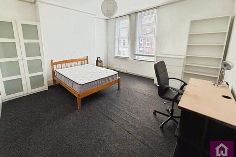 4 bedroom terraced house to rent, Longford Place, Manchester, Greater Manchester, M14