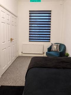 2 bedroom terraced house to rent, Gresty Street, Stoke-on-Trent, ST4