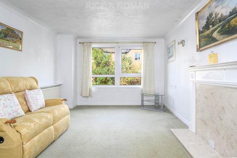 2 bedroom retirement property for sale, Queen Elizabeth Road, Kingston Upon Thames KT2