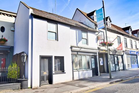 2 bedroom terraced house to rent, Church Street, Walton-on-Thames, KT12