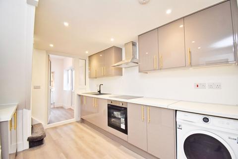 2 bedroom terraced house to rent, Church Street, Walton-on-Thames, KT12