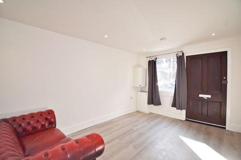 2 bedroom terraced house to rent, Church Street, Walton-on-Thames, KT12
