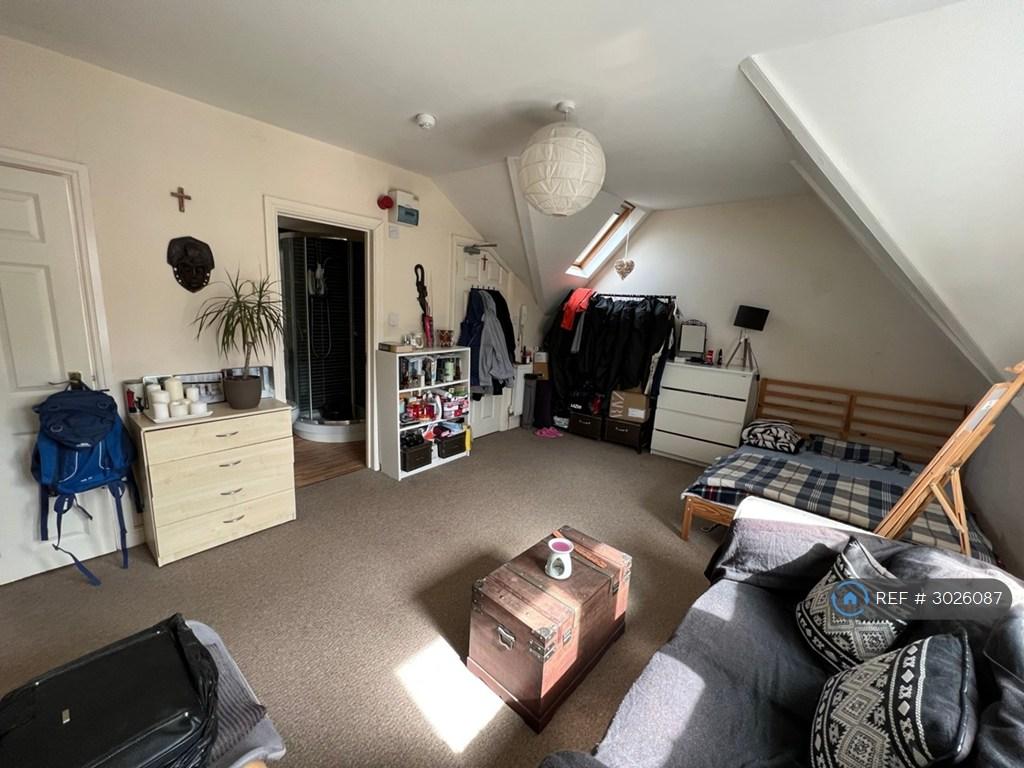 Apartment in Bristol - View 3