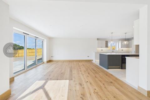 4 bedroom detached house for sale, Packway Gardens, Norton,