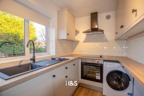 2 bedroom maisonette to rent, Sansome Road, Solihull B90