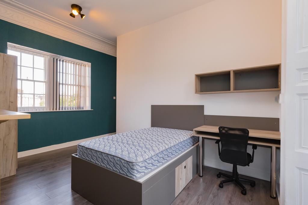 Apartment in Newcastle upon Tyne, Tyne and Wear - View 2
