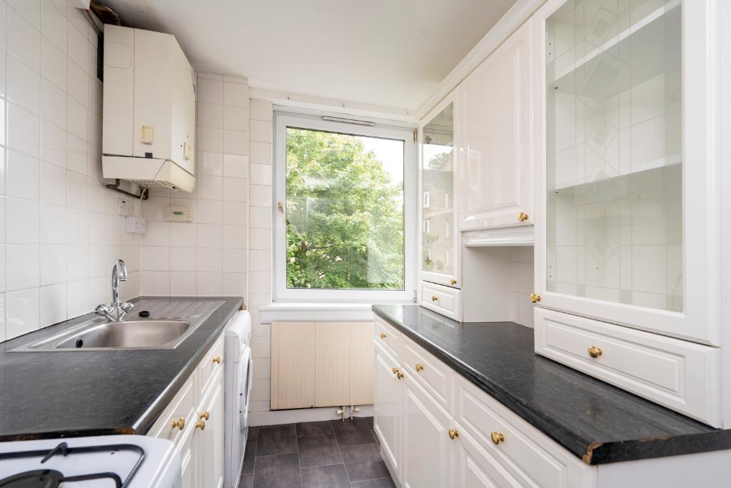 Apartment in Edinburgh - View 4