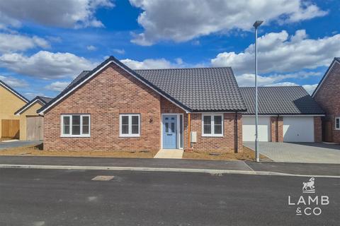 3 bedroom detached bungalow for sale, Bloomfield Road, Little Clacton CO16