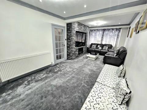 House in SOUTHALL