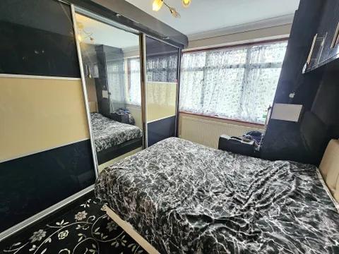House in SOUTHALL - View 4