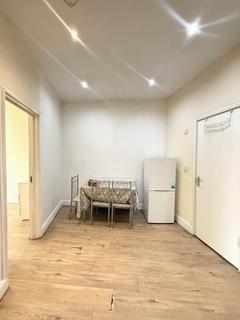 2 bedroom flat to rent, Norwood Road, Southall