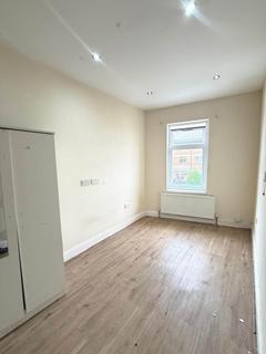 2 bedroom flat to rent, Norwood Road, Southall