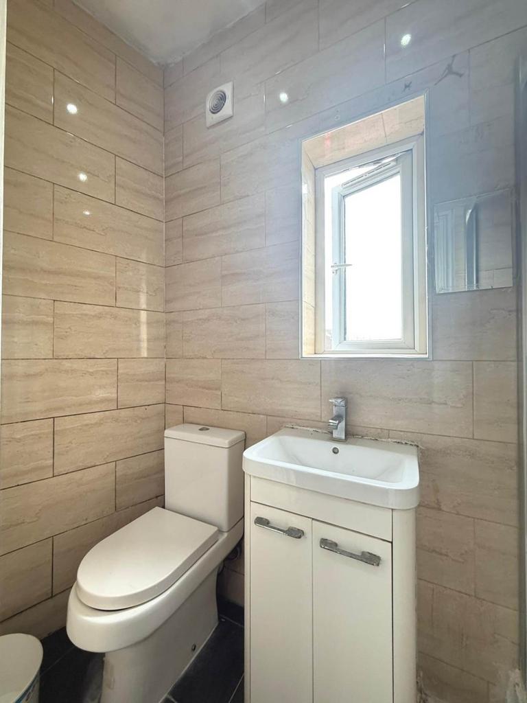 Apartment in Southall - View 5