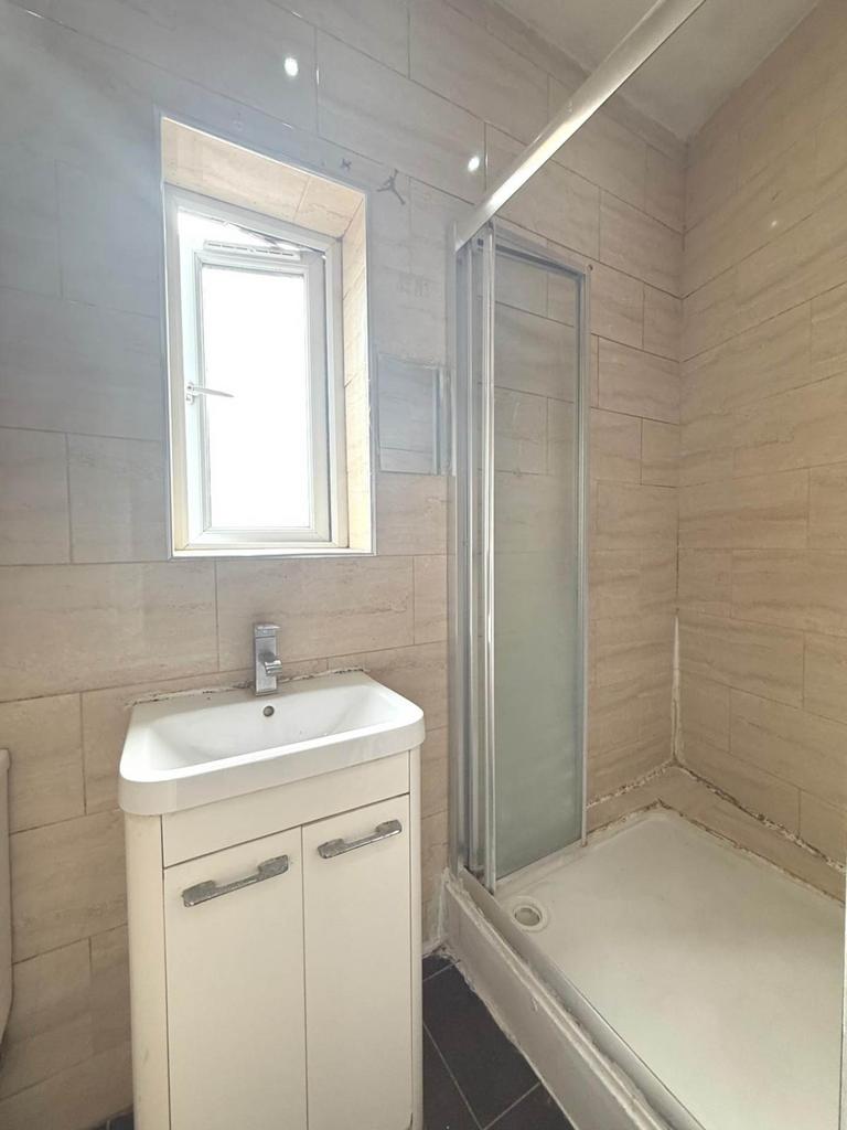 Apartment in Southall - More