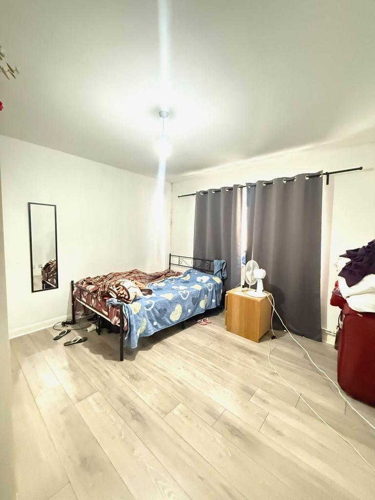 Apartment in Hayes - View 3
