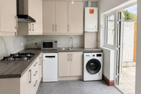 4 bedroom house to rent, Cavendish Avenue, Harrow, HA1