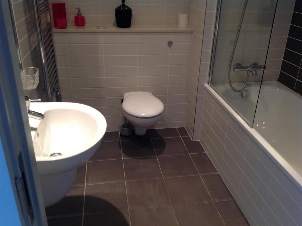 Apartment in Liverpool, Waterfront, Vauxhall - View 4