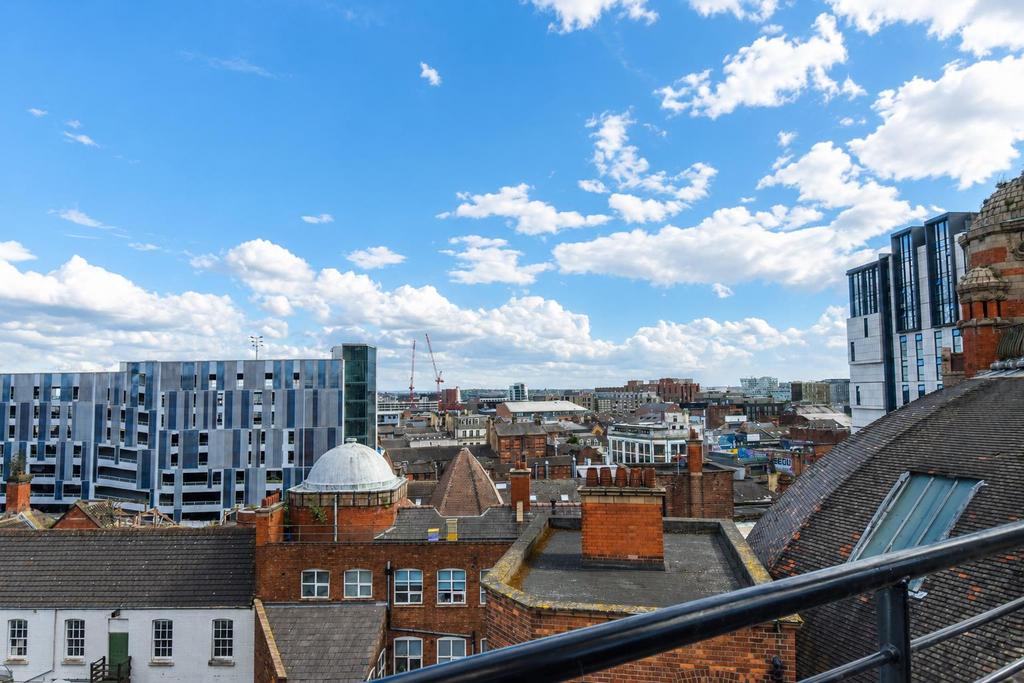 Apartment in Liverpool - More