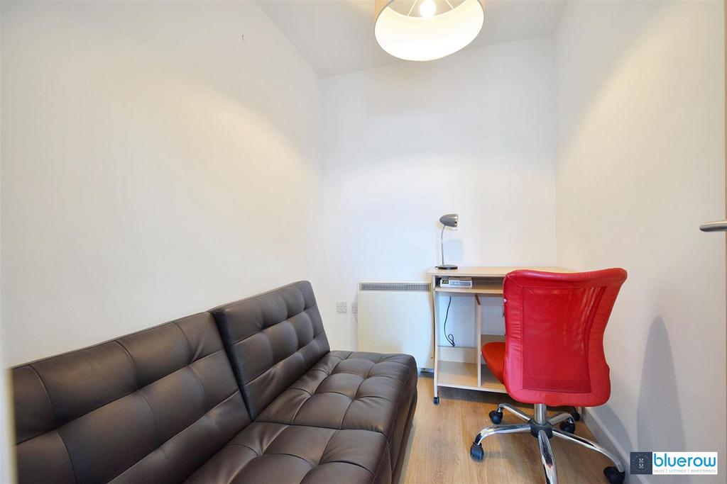Apartment in Liverpool - More