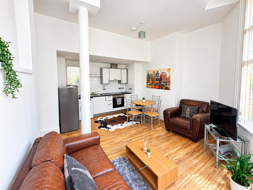 Apartment in Liverpool - More