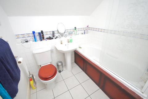 2 bedroom apartment to rent, Heathcote Close, Chester