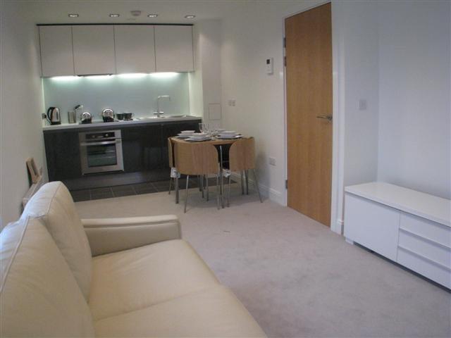 Apartment in Liverpool, Waterfront, Vauxhall - View 2