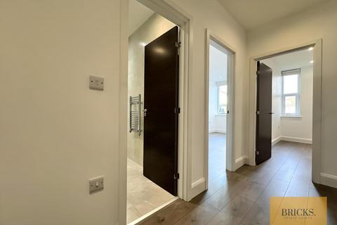 2 bedroom apartment to rent, High Street, Potters Bar EN6