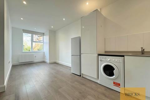 2 bedroom apartment to rent, High Street, Potters Bar EN6