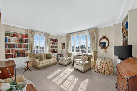 3 bedroom flat for sale, Swan Court, Chelsea Manor Street, London SW3