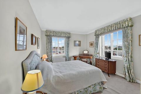 3 bedroom flat for sale, Swan Court, Chelsea Manor Street, London SW3