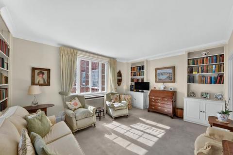 3 bedroom flat for sale, Swan Court, Chelsea Manor Street, London SW3