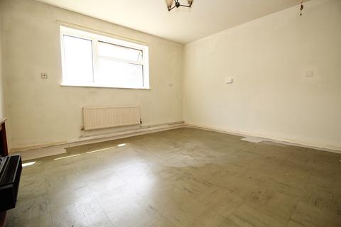 undefined, Strode Road, Street