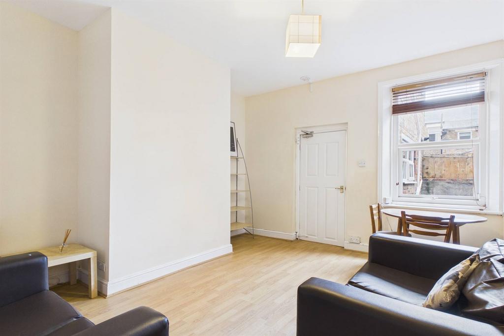 Apartment in Newcastle Upon Tyne - View 3